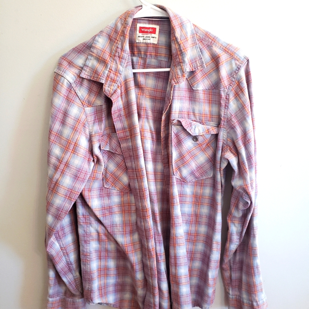 Wrangler Med Mens button down shirt